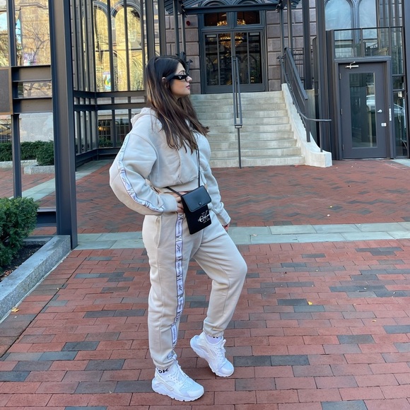 Reebok sweatpants and hoodie in oatmeal - Picture 11 of 15